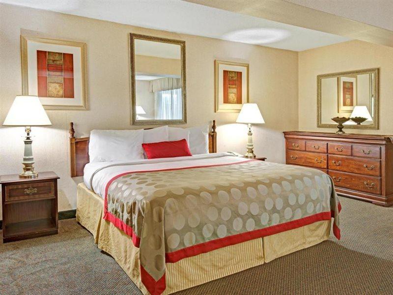 Ramada Overland Park Mission Extérieur photo