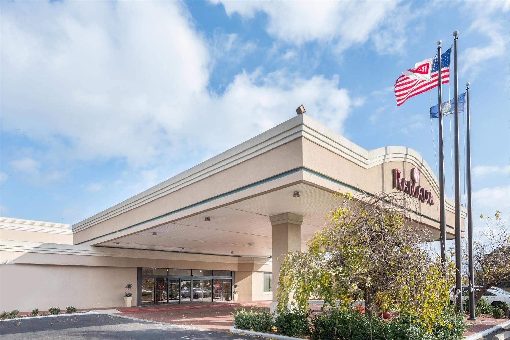 Ramada Overland Park Mission Extérieur photo