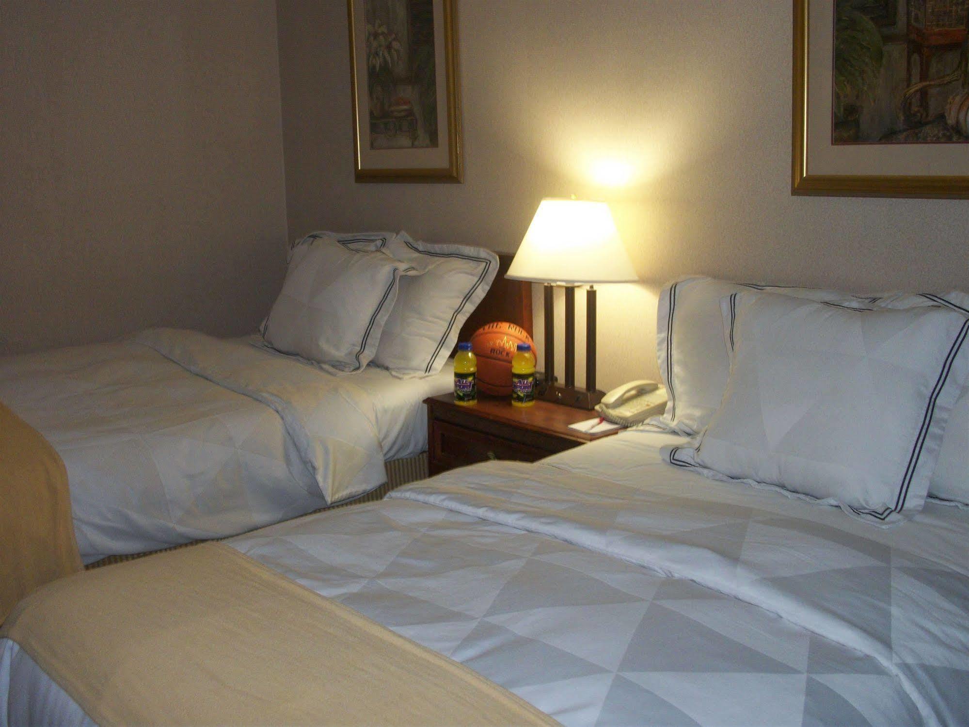Ramada Overland Park Mission Extérieur photo