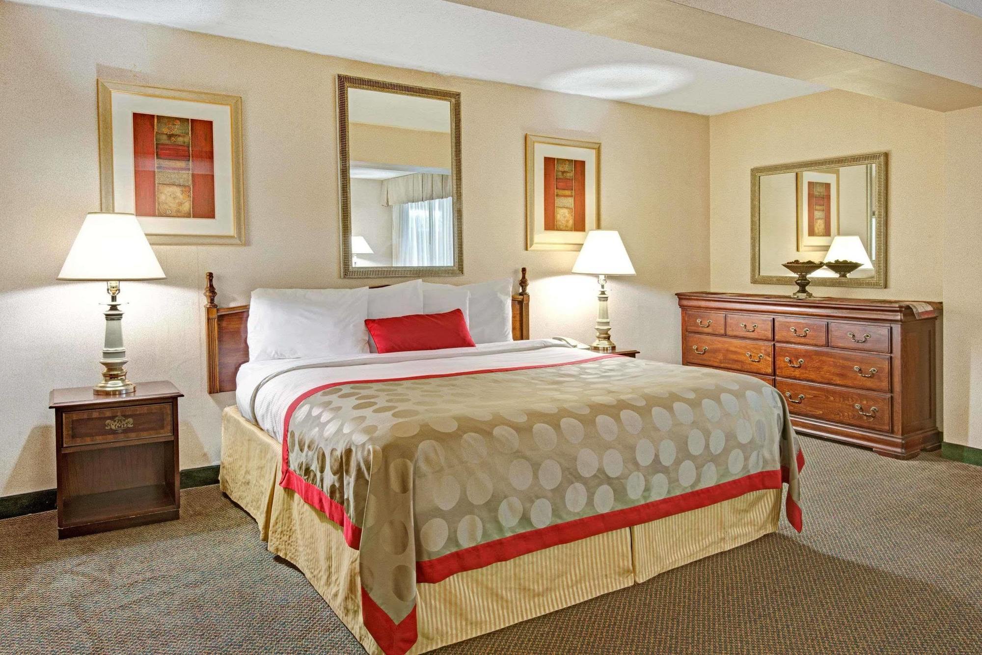 Ramada Overland Park Mission Extérieur photo