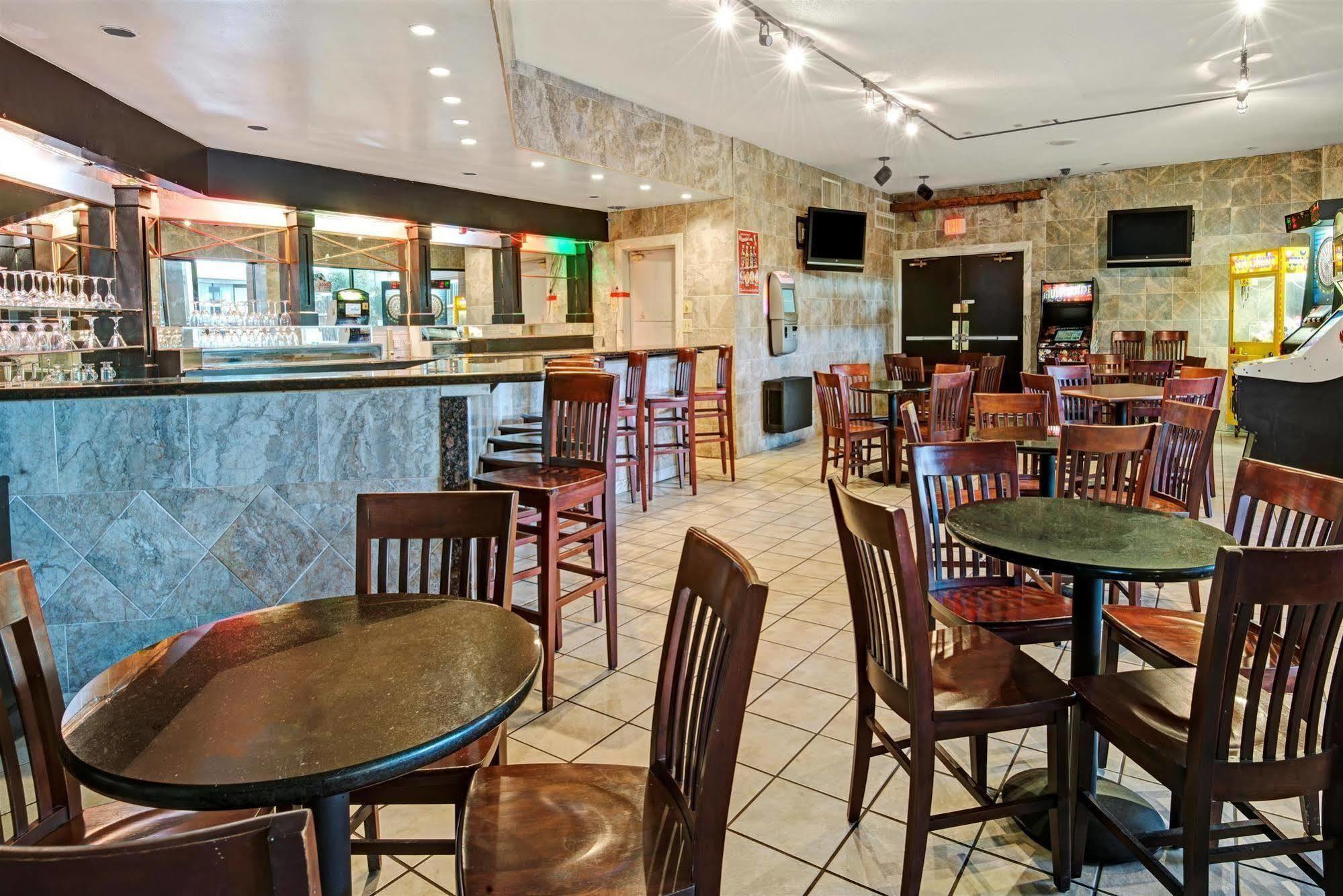 Ramada Overland Park Mission Extérieur photo